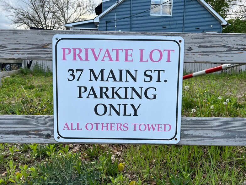 More Photos Of 37 Main St, Clinton Township Storefront Retail Residential For Lease