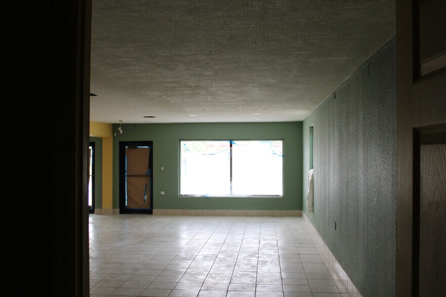 More Photos Of 2180 Hercules Ave, Clearwater Freestanding For Lease