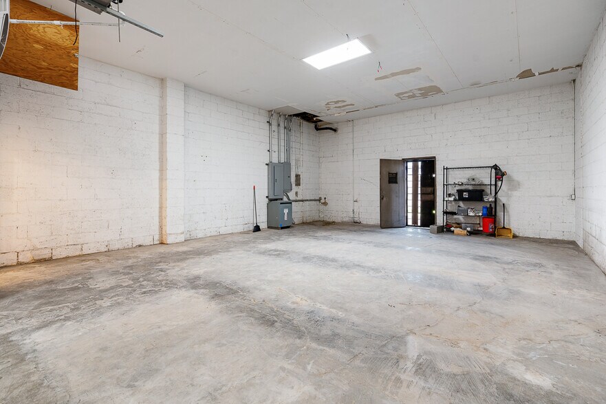 More Photos Of 123 N Long Beach Blvd, Compton Storefront Retail Office For Sale