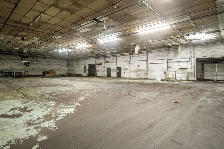 More Photos Of 4282-4364 E Blue Lick Rd, Louisville Warehouse For Sale