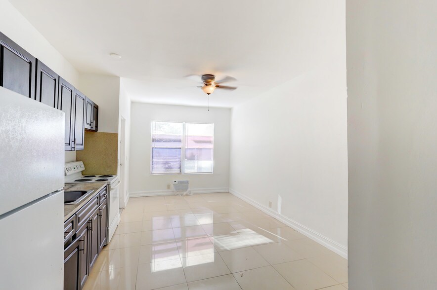 More Photos Of 1801 Spruce Ave, West Palm Beach Apartments For Sale