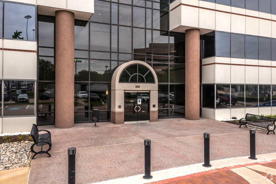 More Photos Of 600 E John Carpenter Fwy, Irving Office For Lease