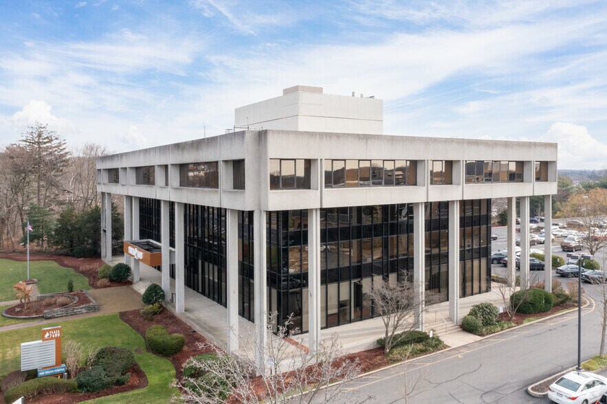 More Photos Of 7600 Jericho Tpke, Woodbury Office For Lease