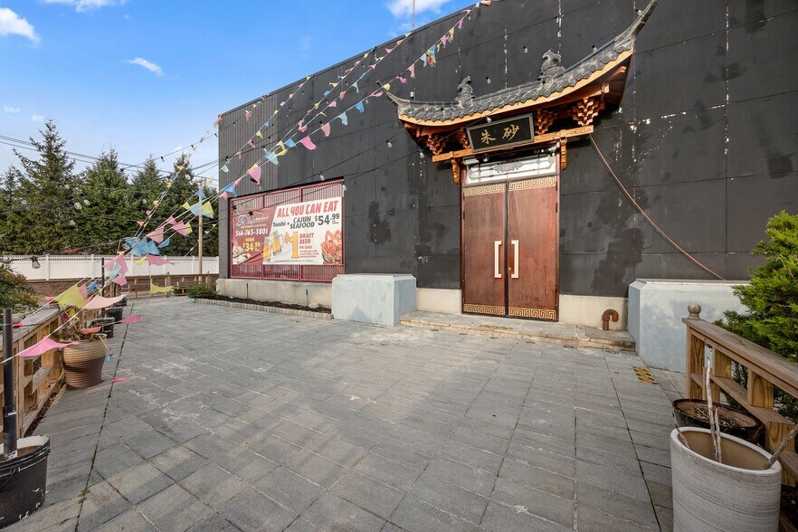 More Photos Of 45 Carmans Rd, Massapequa Restaurant For Sale