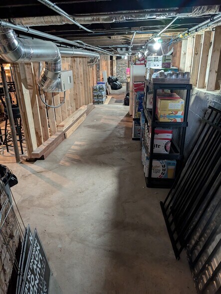 More Photos Of 518 W Main St, Kirkland Freestanding For Sale