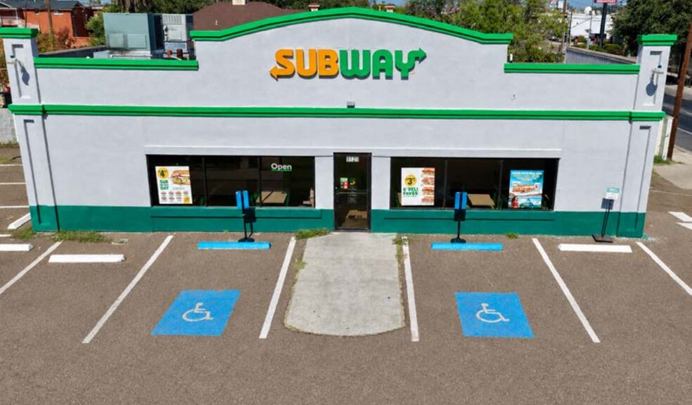 More Photos Of 1020 N Meadow Ave, Laredo Fast Food For Sale