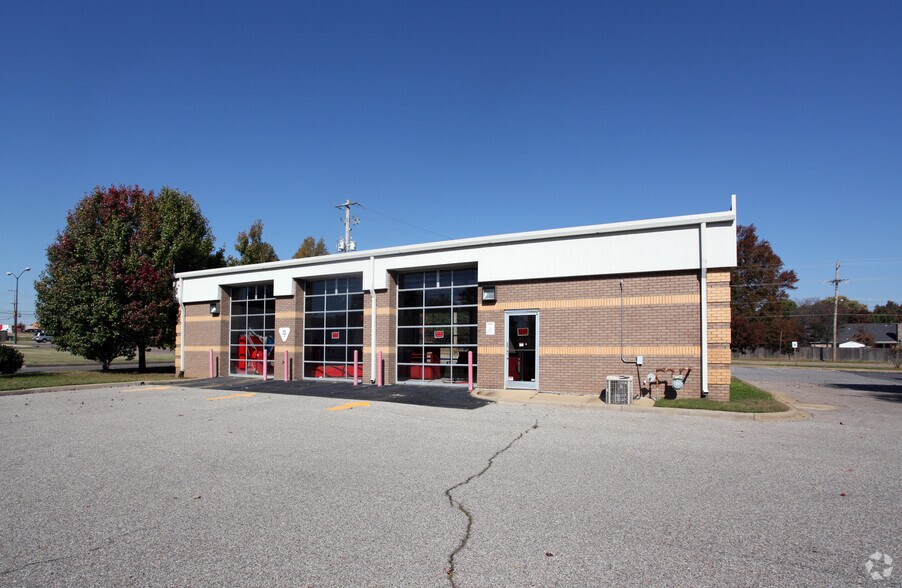 More Photos Of 6735 E Shelby Dr, Memphis Bank For Lease