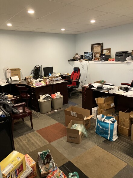 More Photos Of 32 Intersection St, Hempstead Warehouse For Lease