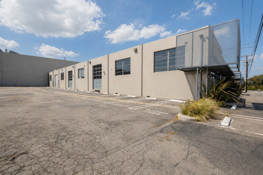 More Photos Of 3523-3525 Eastham Dr, Culver City Office For Lease