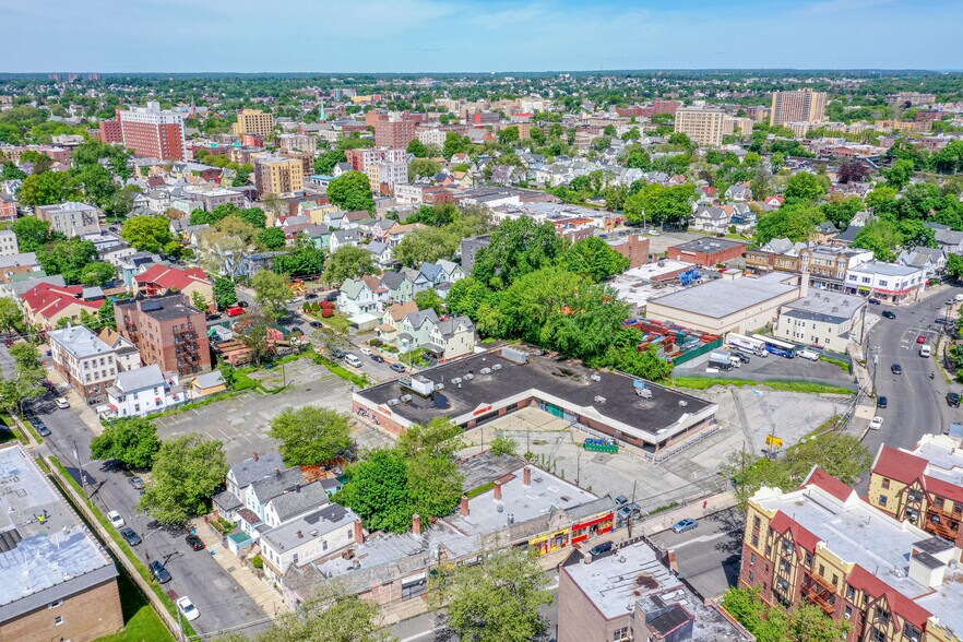 More Photos Of 220-230 S Fulton Ave, Mount Vernon Supermarket For Lease