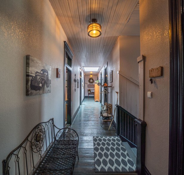 More Photos Of 75 N Waco St, Hillsboro General Retail For Lease