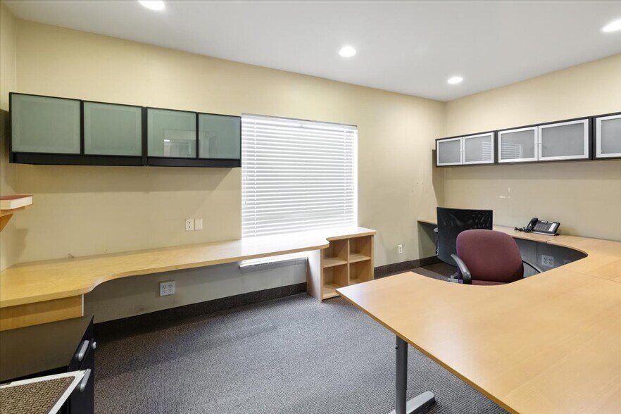 More Photos Of 24 Wyckoff Ave, Waldwick Medical For Lease