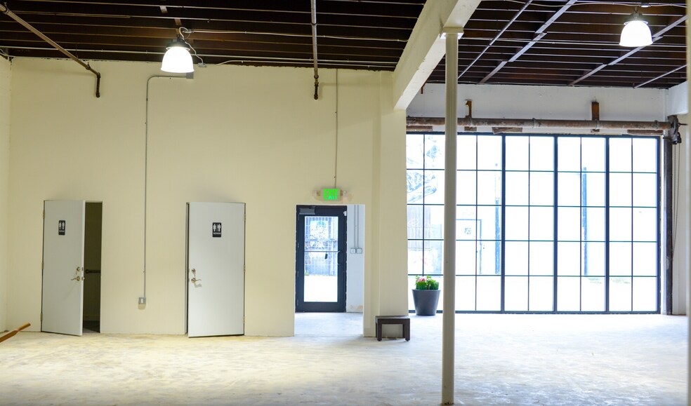 More Photos Of 80 NW 72nd St, Miami Storefront Retail Office For Lease