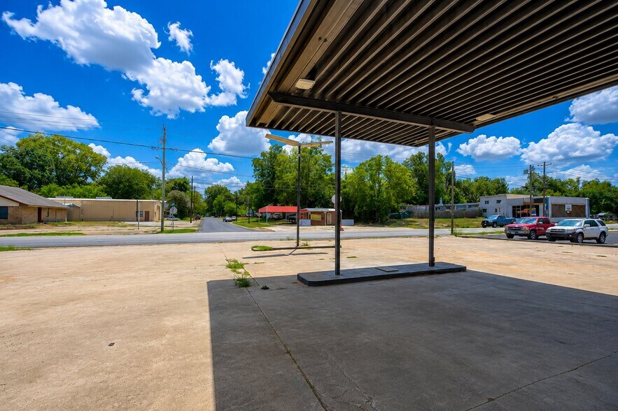 More Photos Of 623 N Richmond Rd, Wharton Auto Repair For Sale