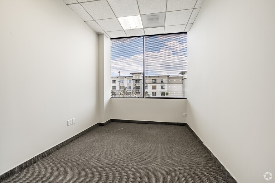 More Photos Of 6200 Canoga Ave, Woodland Hills Office For Sale