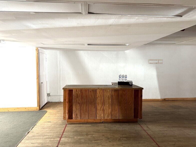 More Photos Of 513 S Main St, Moscow Storefront For Sale