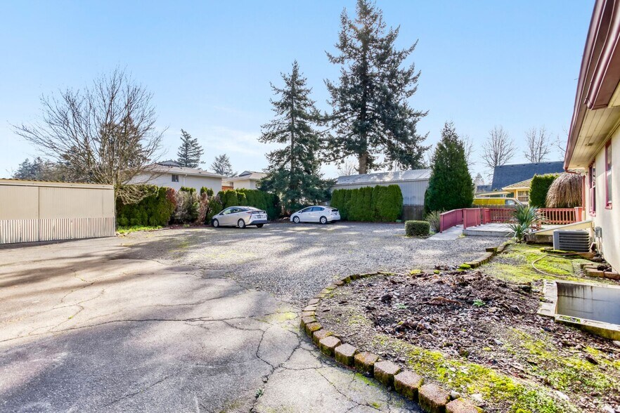 More Photos Of 2020 NE 102nd Ave, Portland Medical For Sale