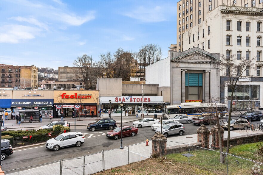 More Photos Of 2-6 Main St, Yonkers Storefront Retail Office For Lease