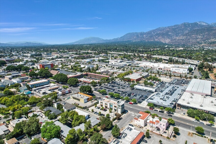More Photos Of 2956 E Colorado Blvd, Pasadena General Retail For Lease