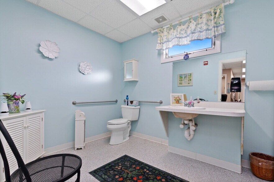 More Photos Of 658 N Main St, Brockton General Retail For Sale