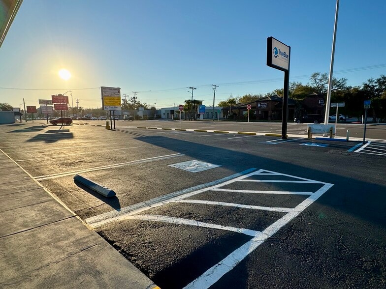 More Photos Of 4257 W Kennedy Blvd, Tampa Storefront For Lease