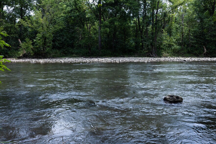 More Photos Of 19080 N Fork River Rd, Abingdon Specialty For Sale