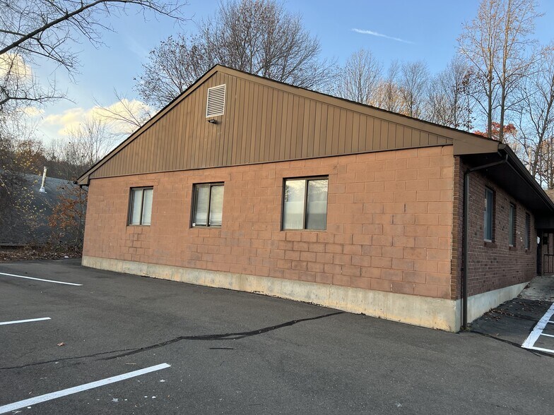 More Photos Of 527 Wolcott St, Waterbury Medical For Lease