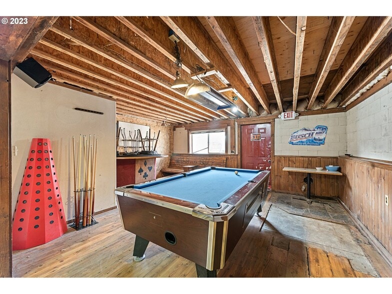 More Photos Of 105 N Main St, Halfway Restaurant For Sale