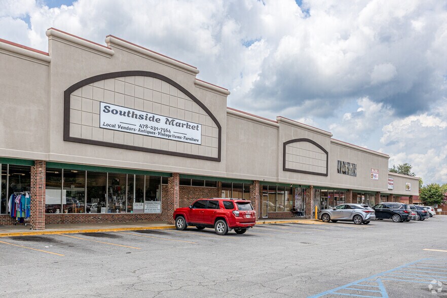 More Photos Of 832-856 College St, Eastman General Retail For Sale