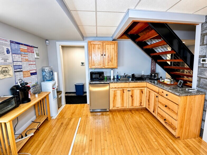 More Photos Of 210 Brooklea Dr, Fayetteville Freestanding For Sale