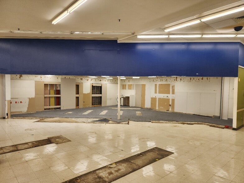 More Photos Of 1140 Willis Ave, Albertson Storefront For Sale