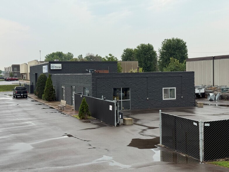 More Photos Of 7583 Highway 13 W, Savage Service For Sale
