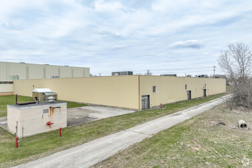 More Photos Of 10711-10785 Wolf Dr, Huntley Warehouse For Lease