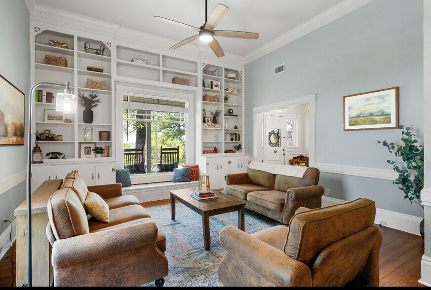 More Photos Of 301 Avenue I, Valley Mills Specialty For Sale