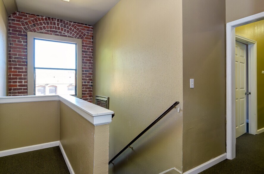 More Photos Of 311-319 Railroad Ave, Pittsburg Freestanding For Sale