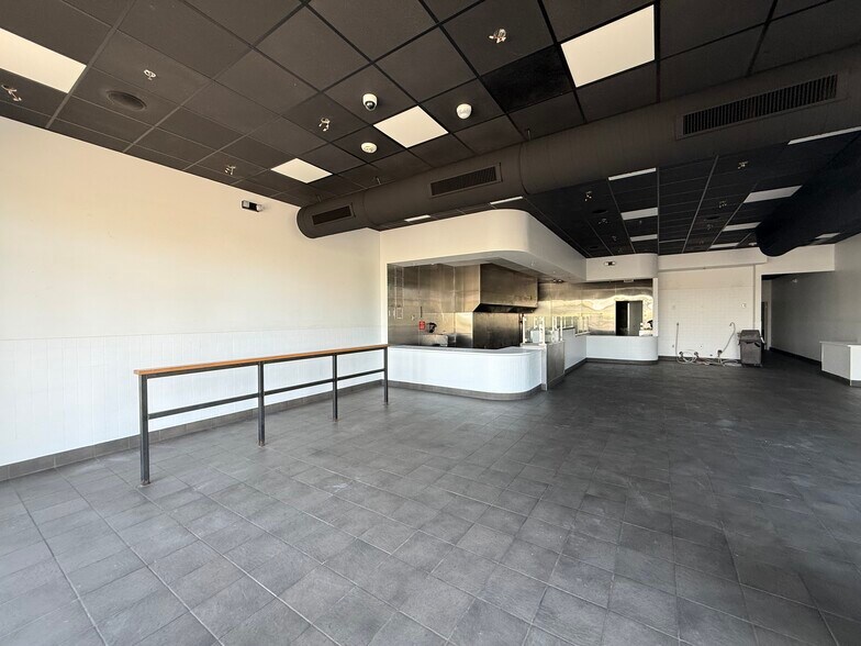 More Photos Of 3450 Dodge St, Dubuque Freestanding For Lease