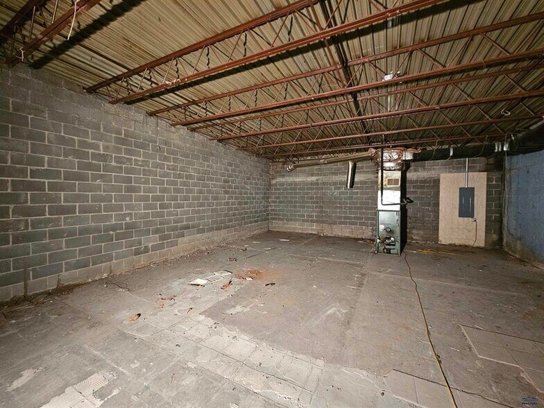 More Photos Of 431 N River St, Hot Springs General Retail For Sale