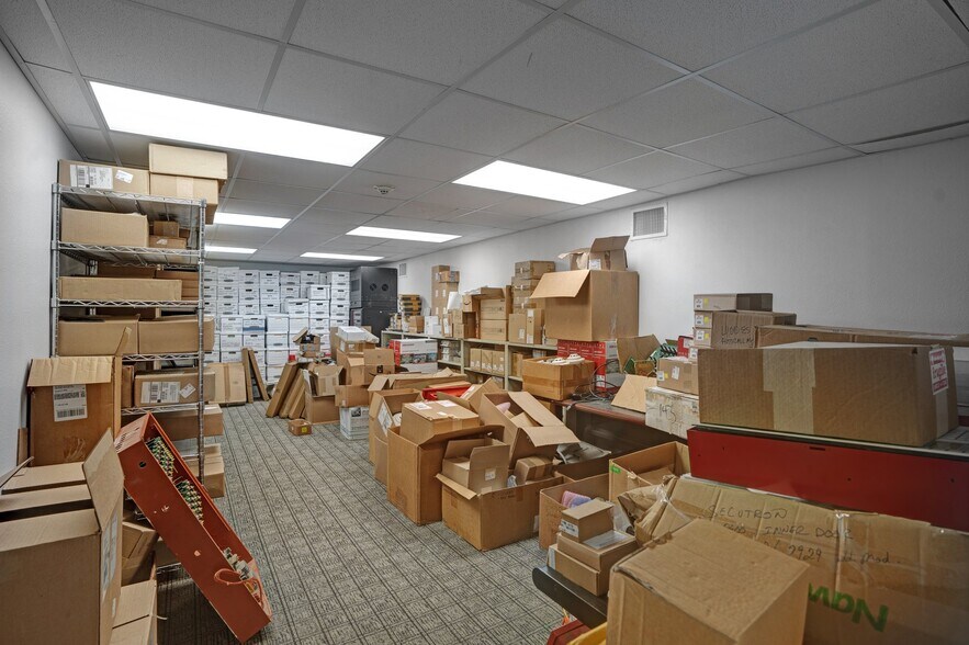 More Photos Of 1882 Porter Lake Dr, Sarasota Light Manufacturing For Sale