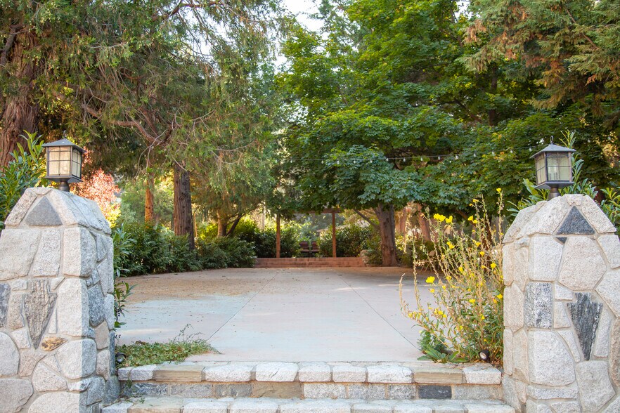 More Photos Of 815 Arrowhead Villa Dr, Crest Hotel For Sale