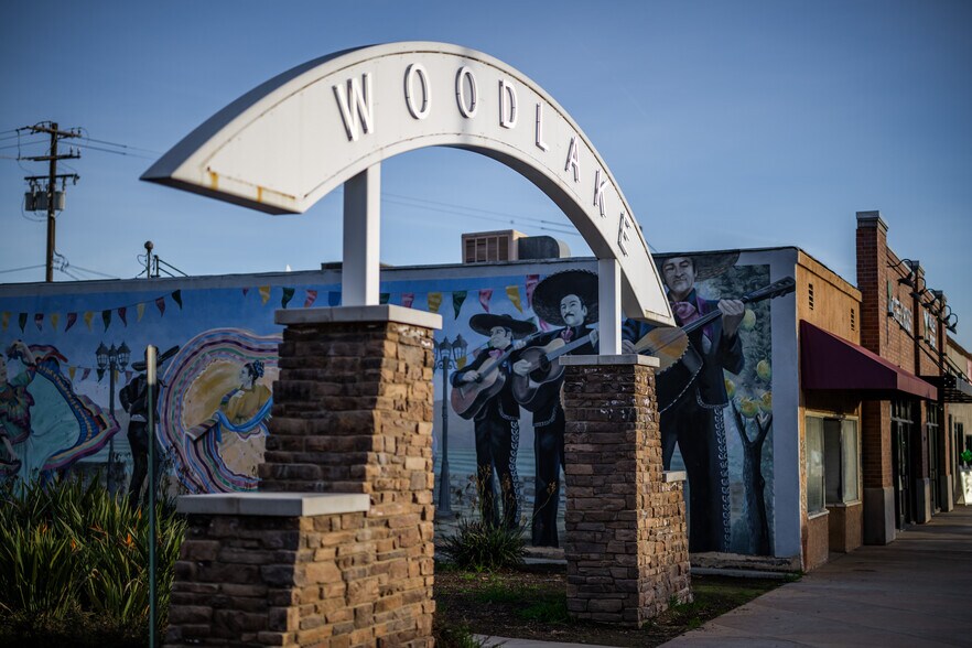 More Photos Of 405 S Acacia St, Woodlake Warehouse For Sale