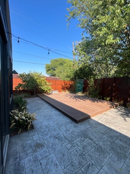 More Photos Of 4780 Iberia Ave, Dallas Showroom For Sale