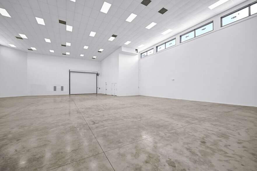 More Photos Of 210 NE 68th St, Miami Warehouse For Sale