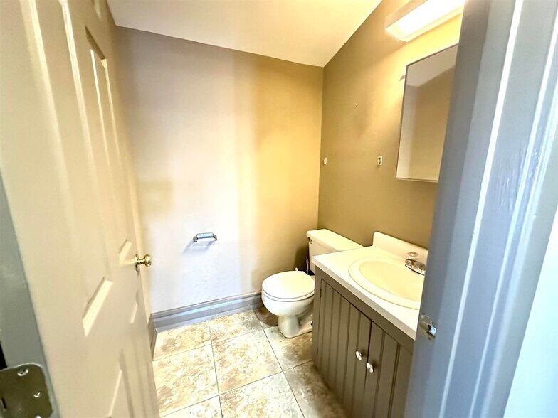 More Photos Of 701 Winchester Ave, Ashland Office For Sale