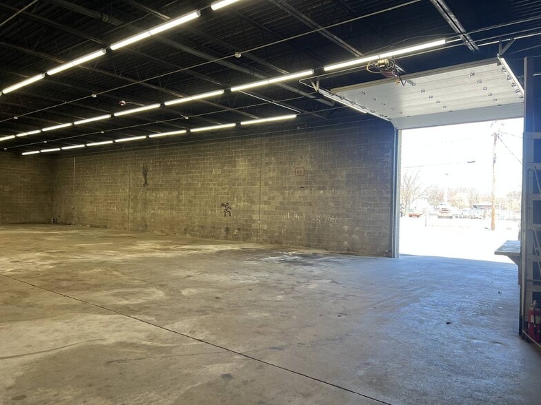 More Photos Of 159 Temple St, Nashua Warehouse For Lease