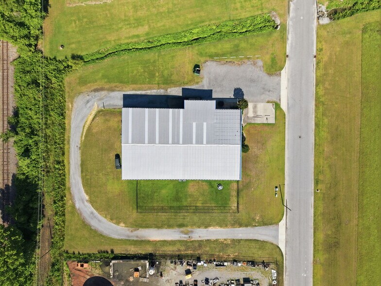 More Photos Of 3655 Peace St, Farmville Industrial For Lease