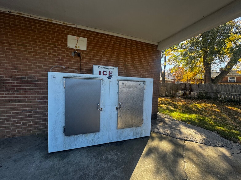 More Photos Of 9502 Allentown Rd, Fort Washington General Retail For Sale