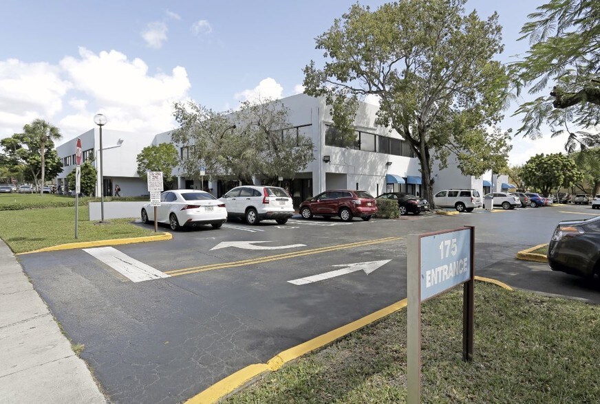 More Photos Of 175 Fontainebleau Blvd, Miami Office For Lease