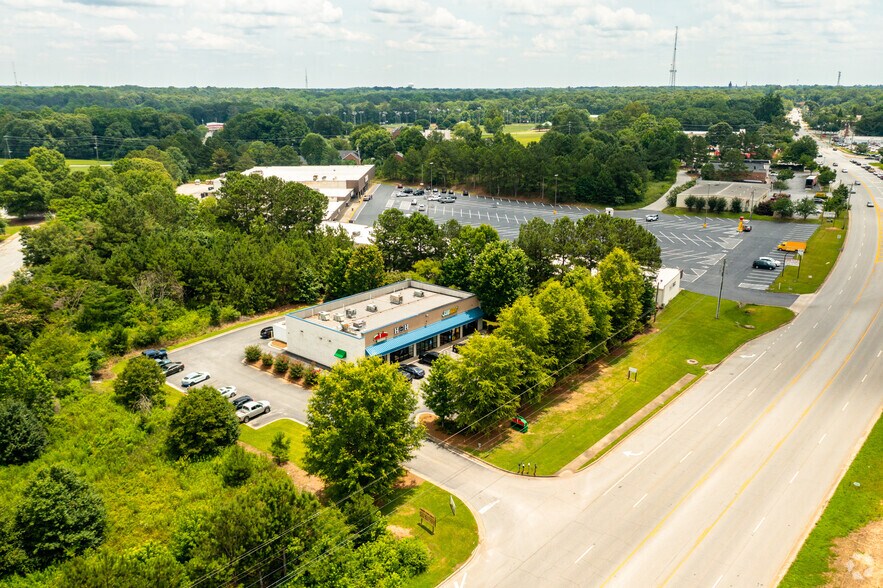 More Photos Of 285 East Temple Ave, Newnan General Retail For Lease