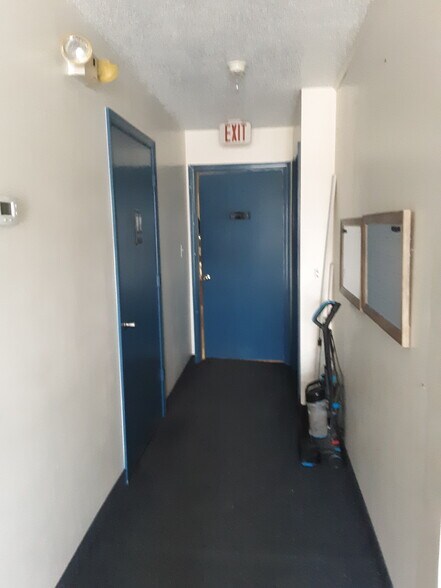 More Photos Of 1226 Executive Blvd, Chesapeake Showroom For Lease