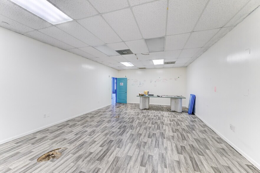 More Photos Of 324 Fm-1960 Rd, Houston General Retail For Sale